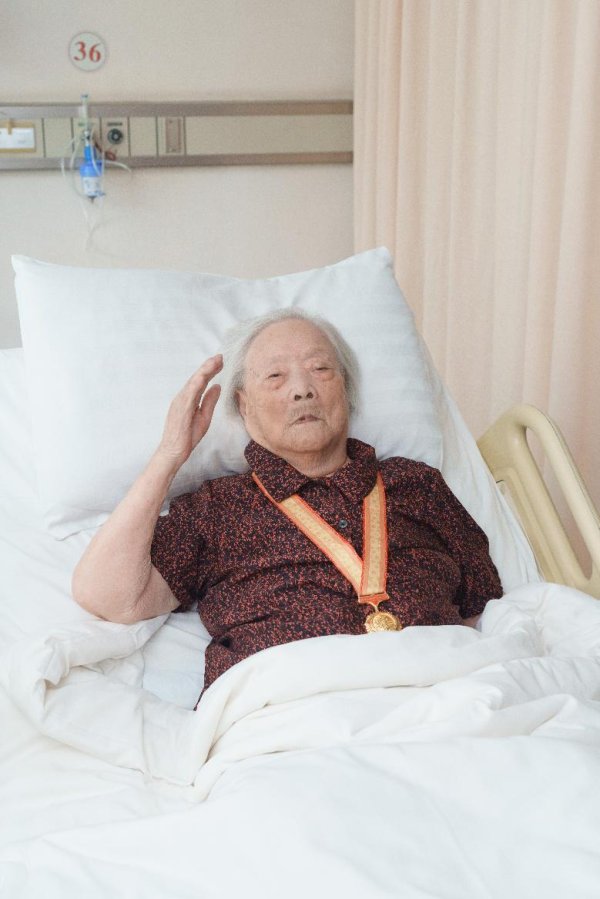 嘉正网 抗战胜利80周年纪念章获得者何健: 为党和国家奋斗终身
